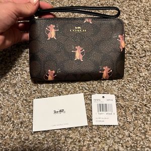 NWT COACH WOMENS CORNER ZIP WRISTLET IN SIGNATURE CANVAS WITH PARTY MOUSE PRINT